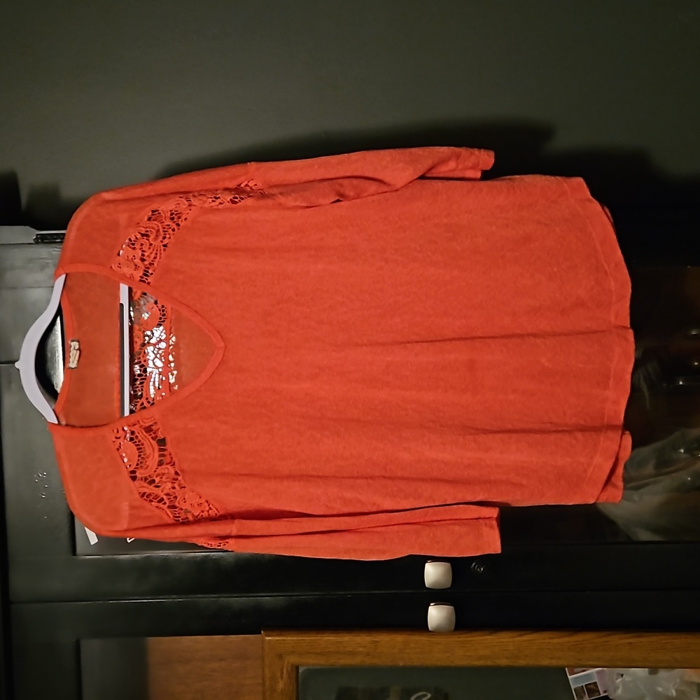 Coral lightweight sweater with lace detail